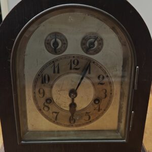 🇩🇪 Where Precision Becomes Art – The Timeless Junghans Clock